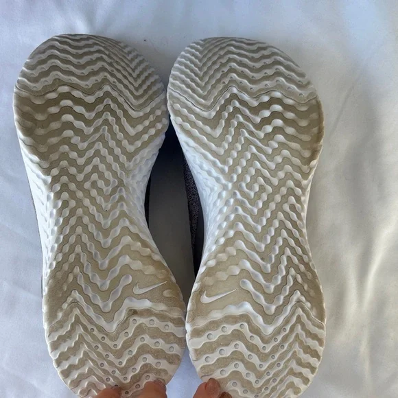 Nike Slip-On Athletic Shoes Gray - Picture 7 of 8